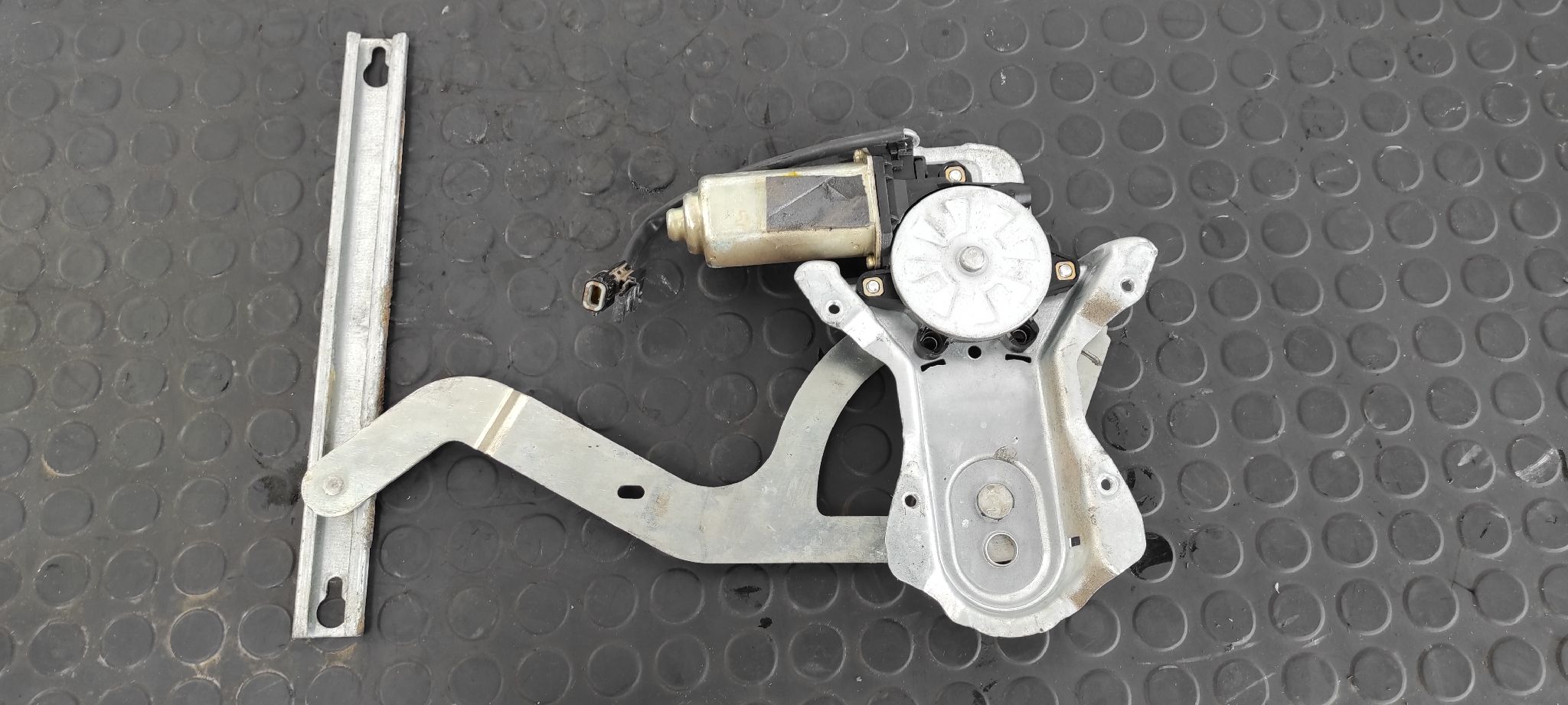 ELEVALUNAS TRASERO DERECHO LAND ROVER DISCOVERY (LT) - vista 3