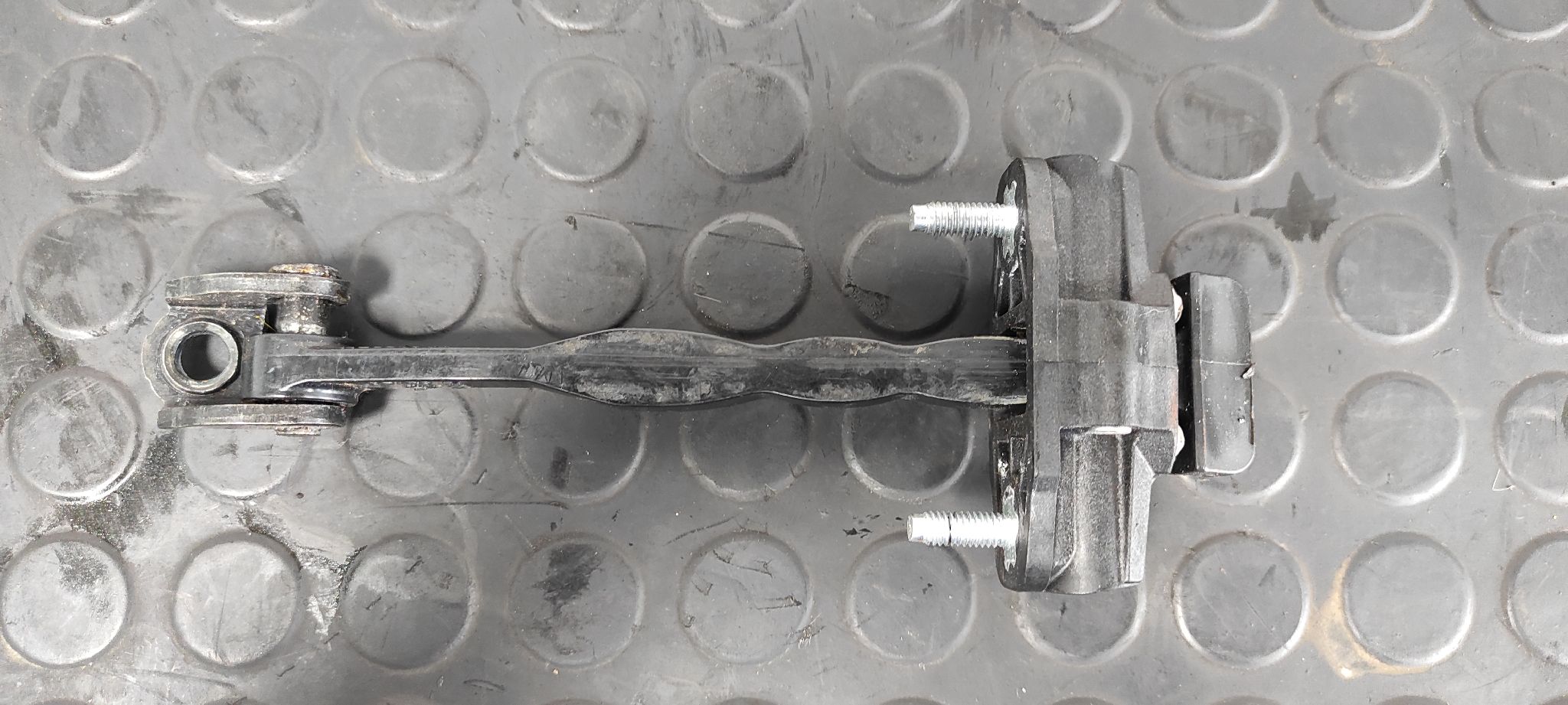 RETENEDOR PUERTA DERECHA FORD FOCUS TURN.