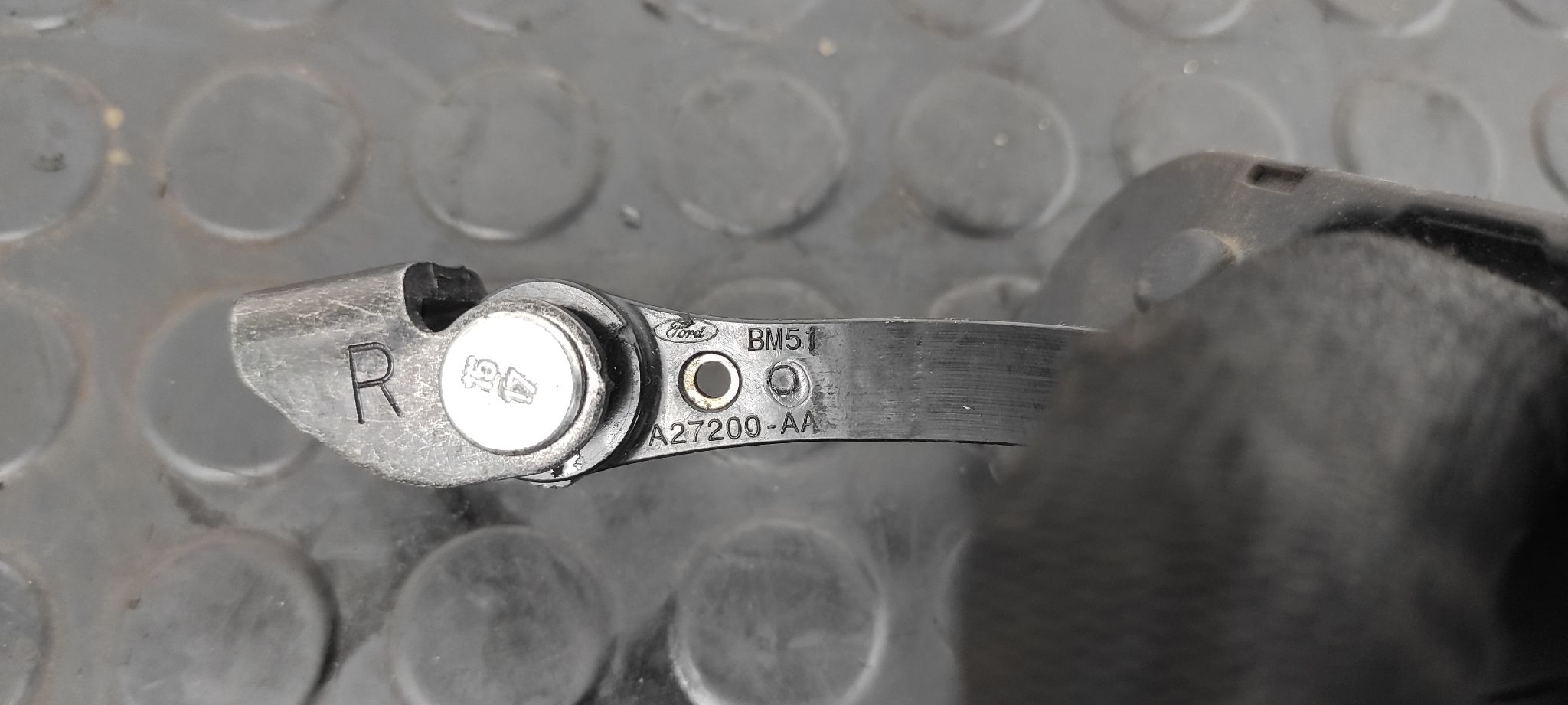 RETENEDOR PUERTA DERECHA FORD FOCUS TURN. - vista 2