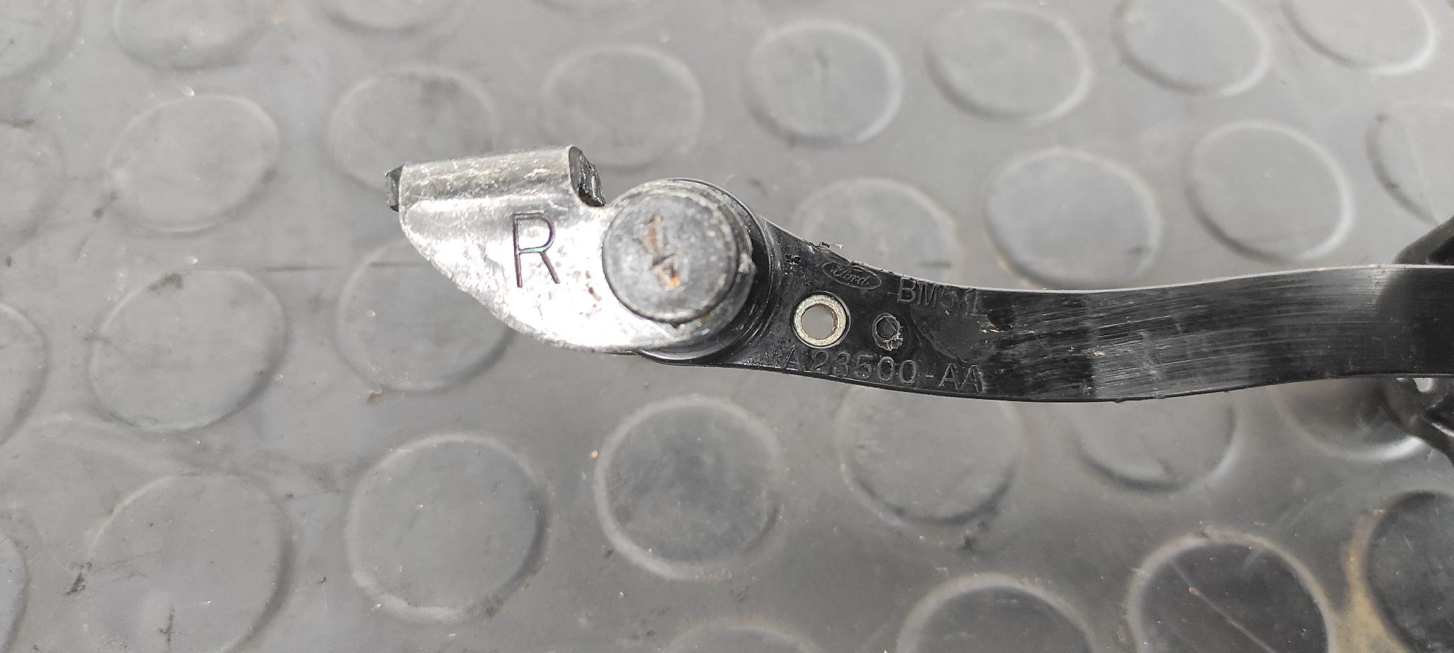 RETENEDOR PUERTA DERECHA FORD FOCUS TURN. - vista 2