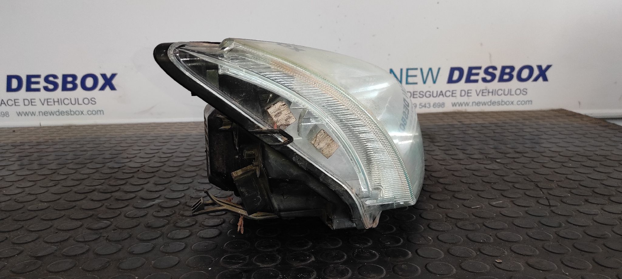 FARO DERECHO FORD FOCUS BERLINA (CAP) - vista 2