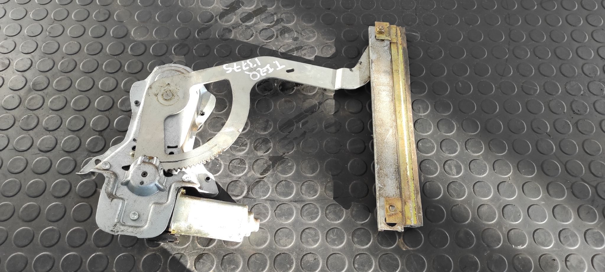 ELEVALUNAS TRASERO IZQUIERDO LAND ROVER DISCOVERY (LT)