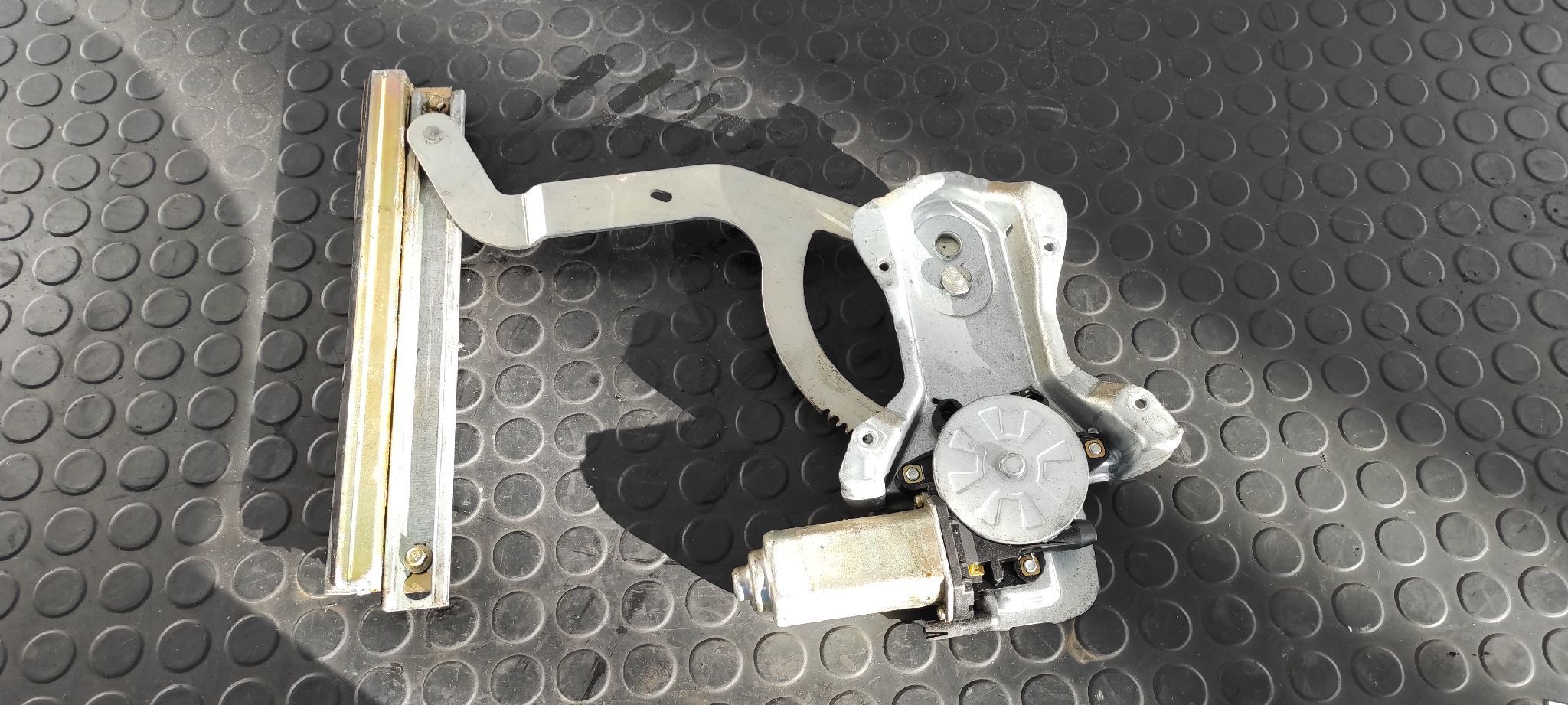 ELEVALUNAS TRASERO IZQUIERDO LAND ROVER DISCOVERY (LT) - vista 4