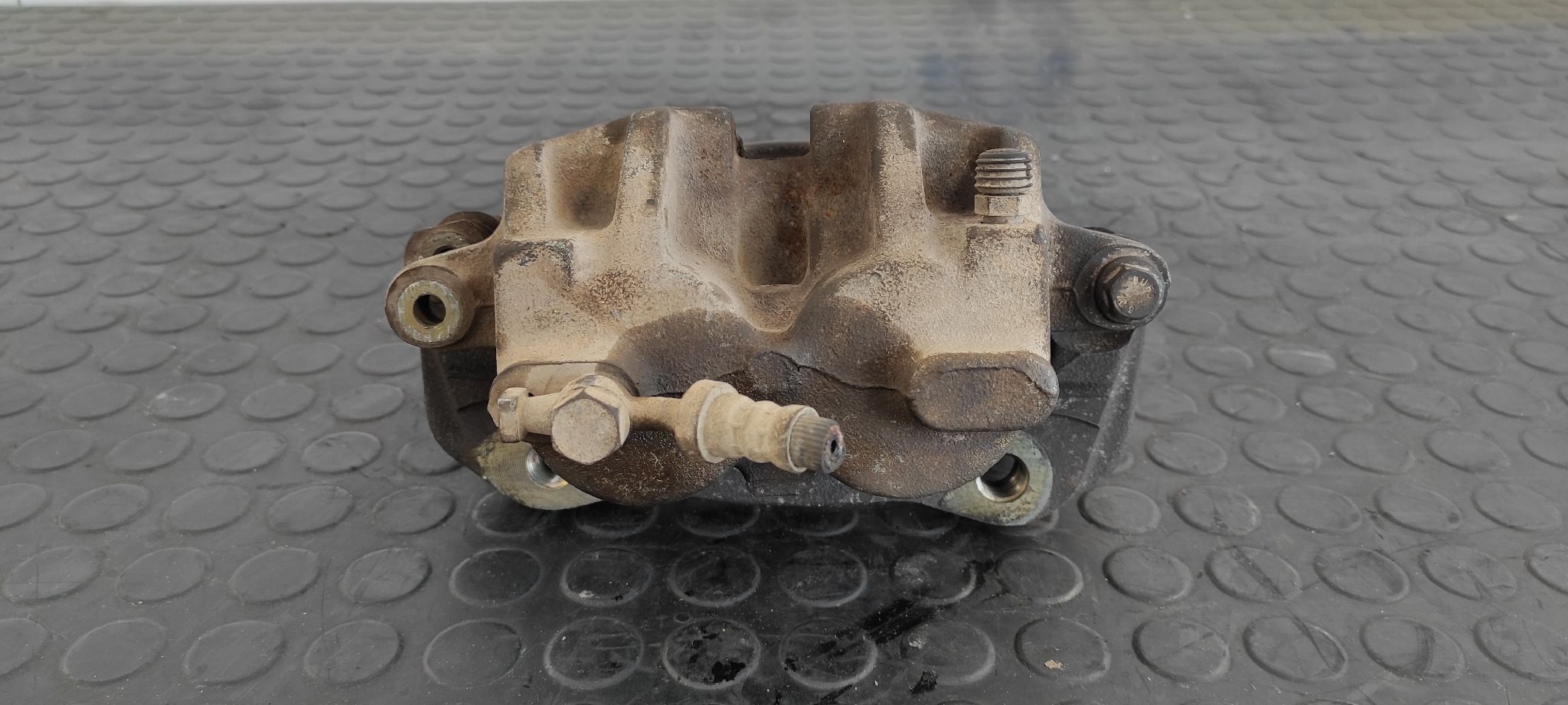 PINZA DE FRENO DELANTERA IZQUIERDA LAND ROVER DISCOVERY (LT) - vista 3