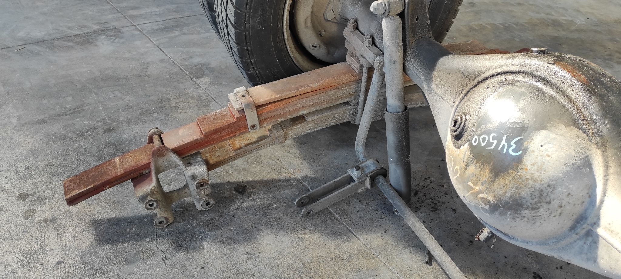 PUENTE TRASERO NISSAN L-35 - vista 2