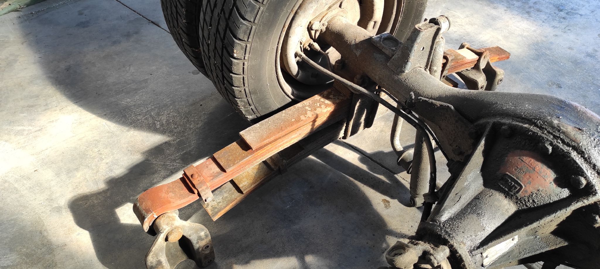 PUENTE TRASERO NISSAN L-35 - vista 3