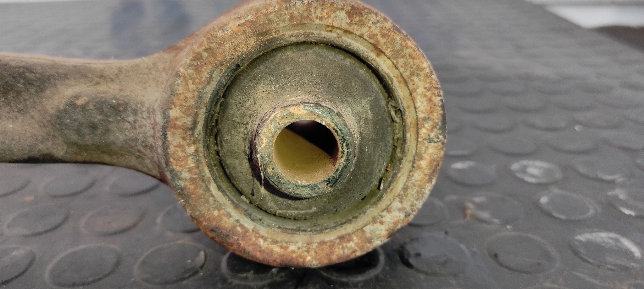 BRAZO IZQUIERDO INFERIOR TRASERO LAND ROVER DISCOVERY (LT) - vista 4