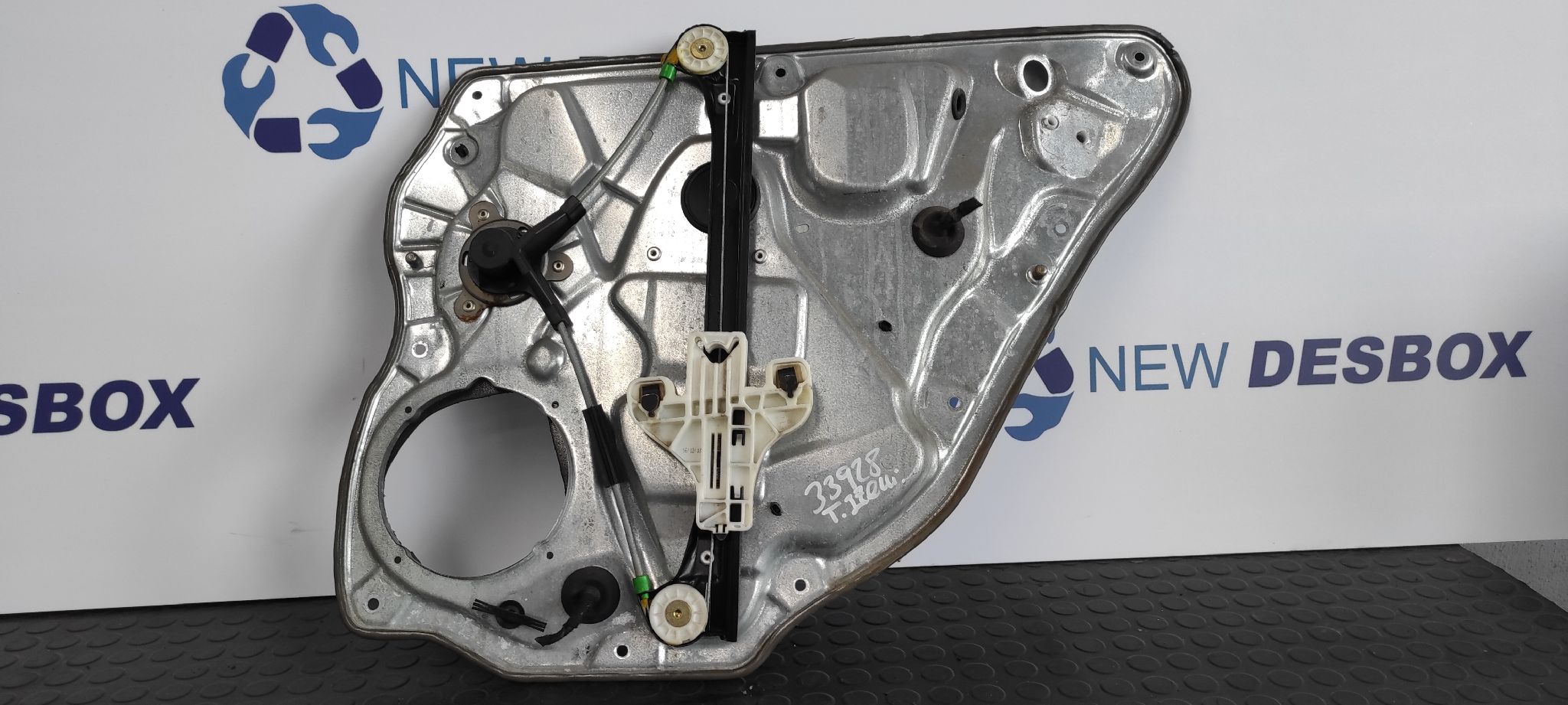 ELEVALUNAS TRASERO IZQUIERDO VOLKSWAGEN POLO (9N1)