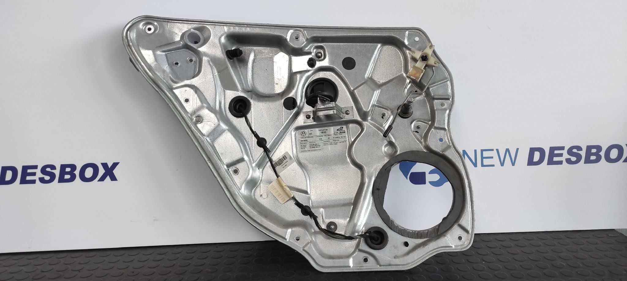 ELEVALUNAS TRASERO IZQUIERDO VOLKSWAGEN POLO (9N1) - vista 2