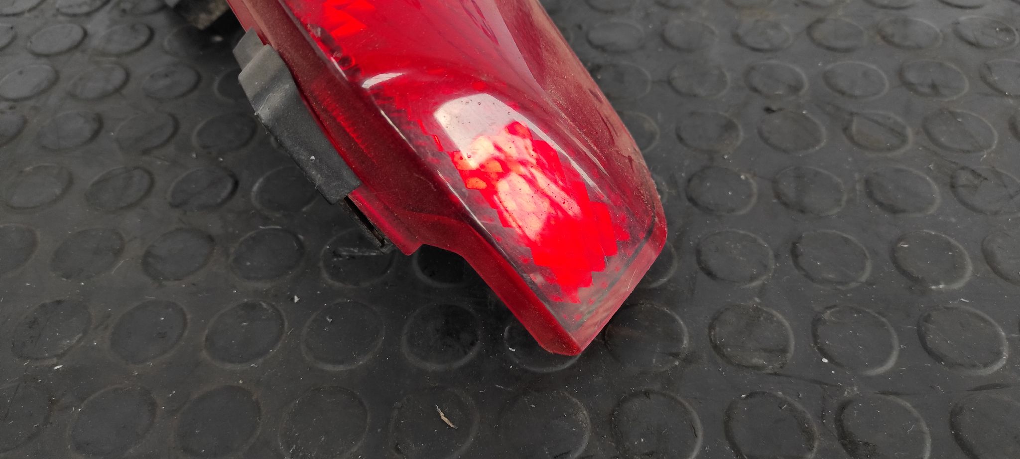 PILOTO TRASERO IZQUIERDO NISSAN NOTE (E11E) - vista 3