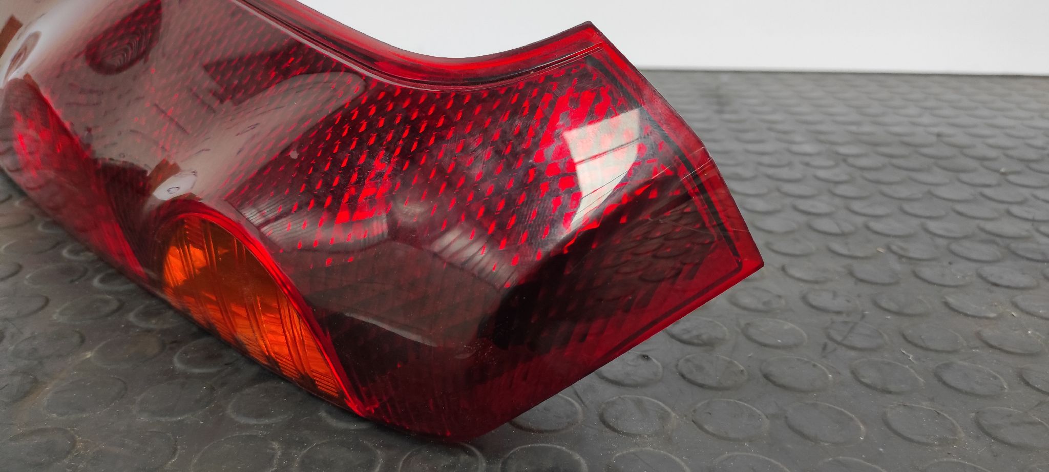 PILOTO TRASERO IZQUIERDO NISSAN NOTE (E11E) - vista 3