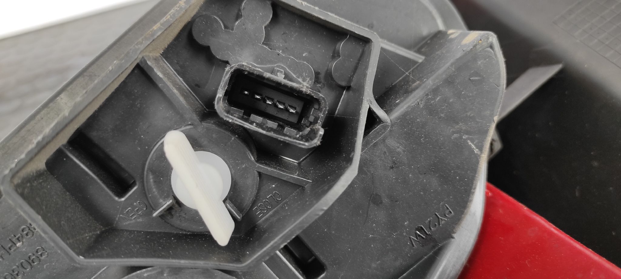 PILOTO TRASERO IZQUIERDO RENAULT MEGANE II CLASSIC BERLINA - vista 6