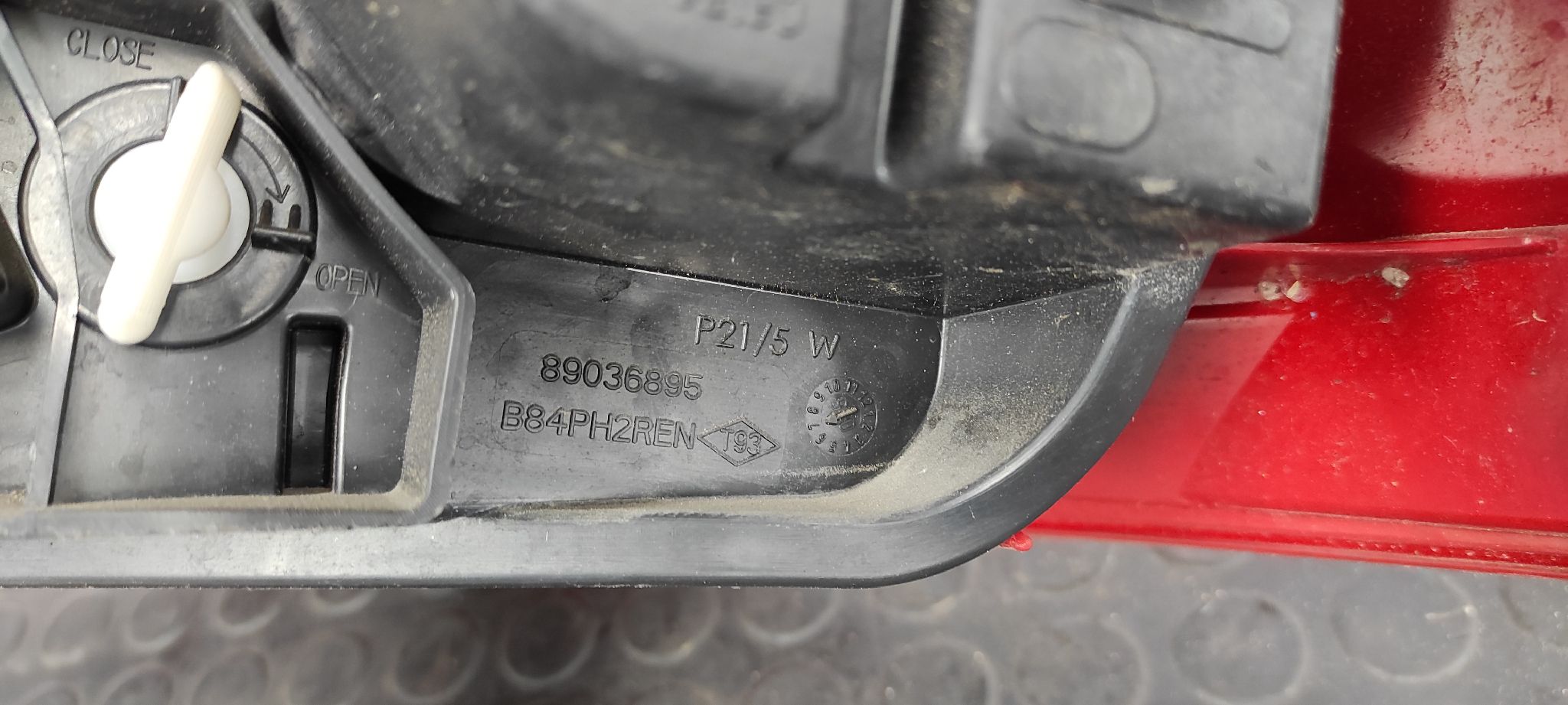 PILOTO TRASERO IZQUIERDO RENAULT MEGANE II CLASSIC BERLINA - vista 8