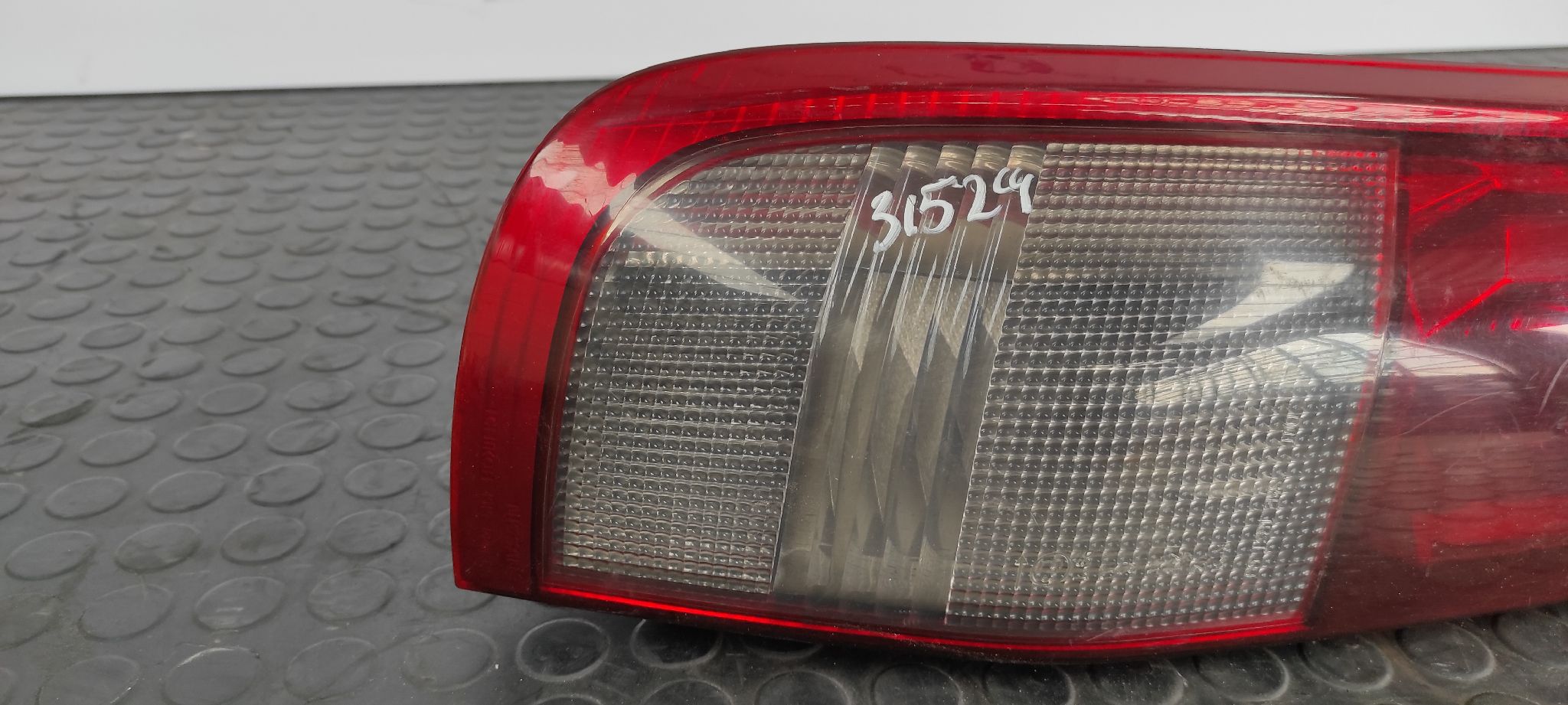 PILOTO TRASERO DERECHO NISSAN X-TRAIL (T30) - vista 4