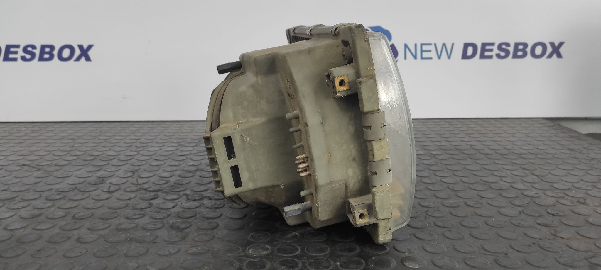 FARO DERECHO MERCEDES-BENZ CLASE E (W123) - vista 2