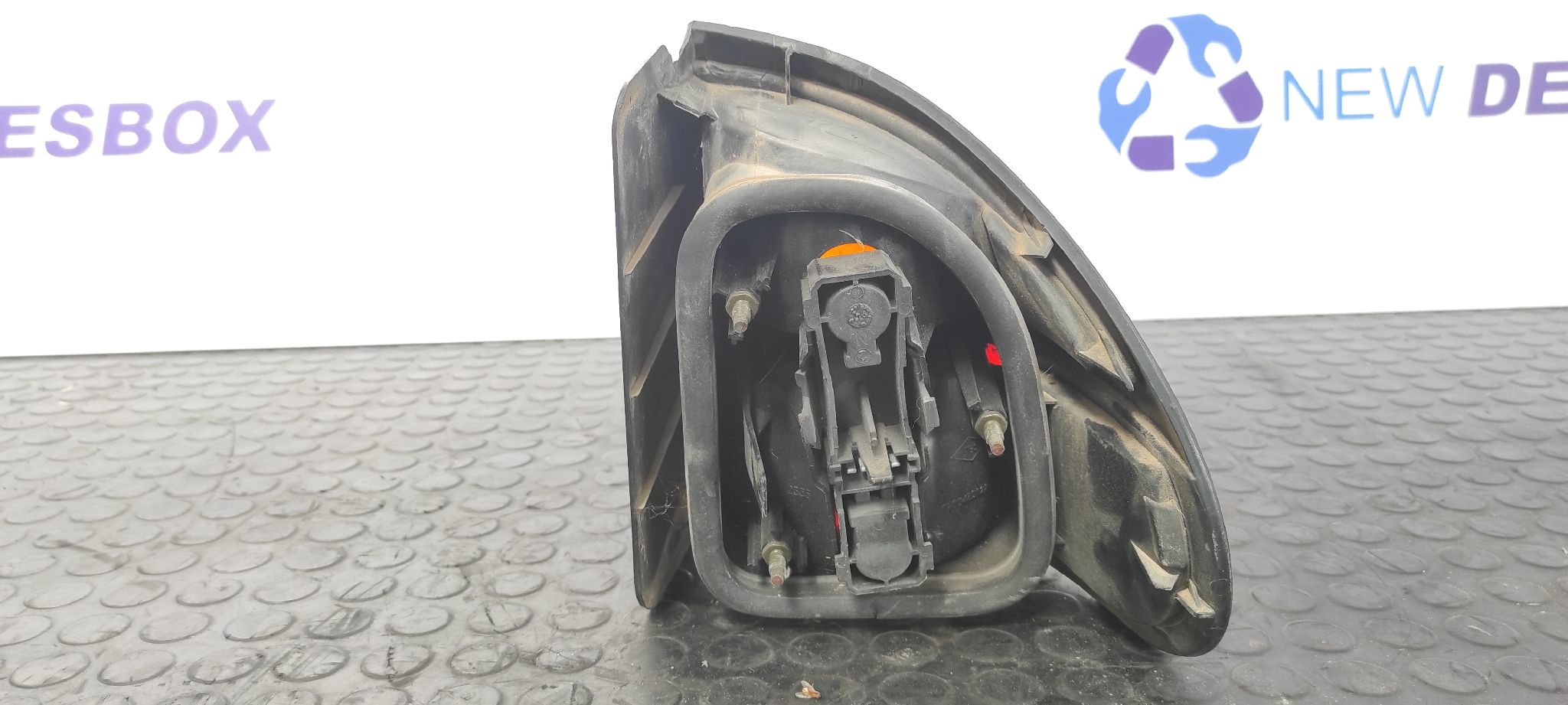 PILOTO TRASERO IZQUIERDO RENAULT LAGUNA (B56) - vista 3