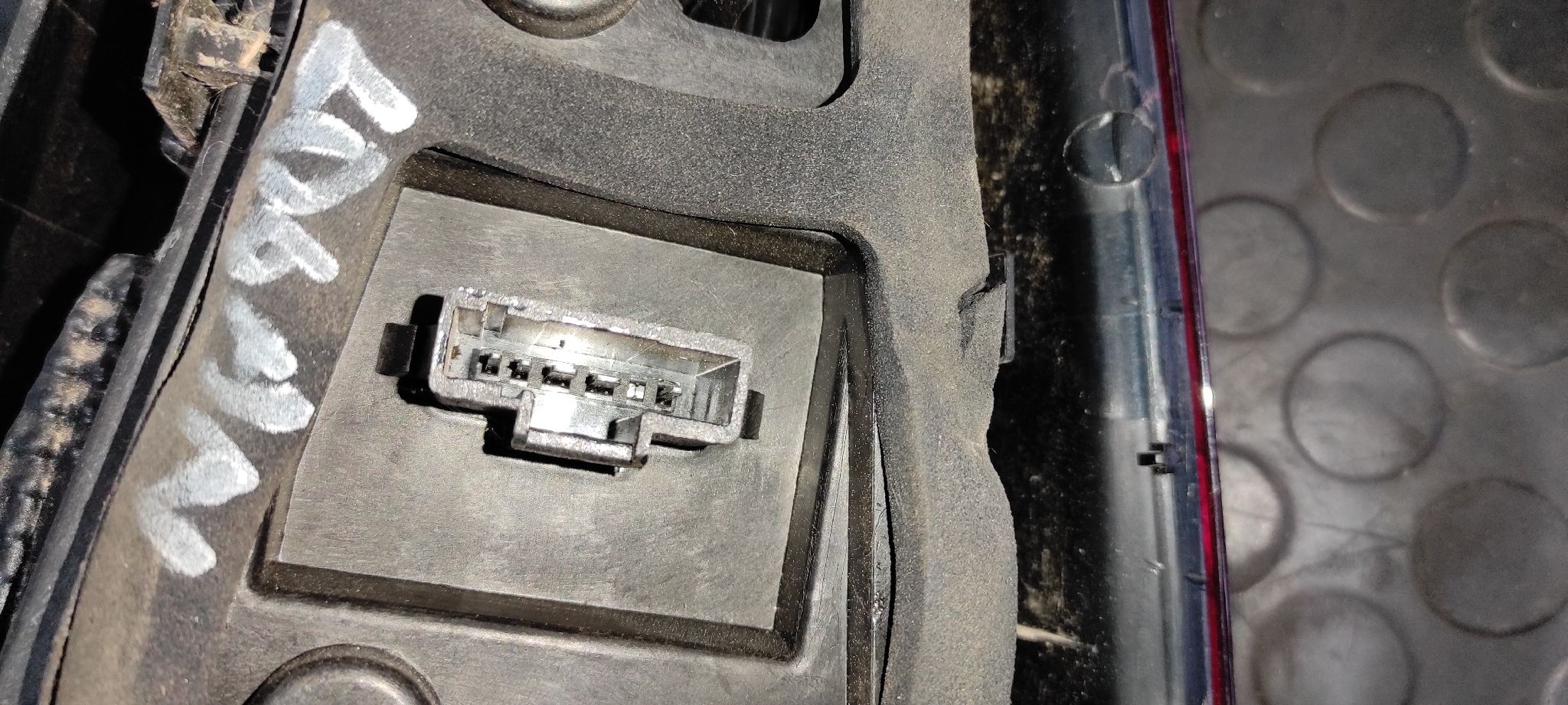 PILOTO TRASERO IZQUIERDO DACIA LOGAN - vista 3