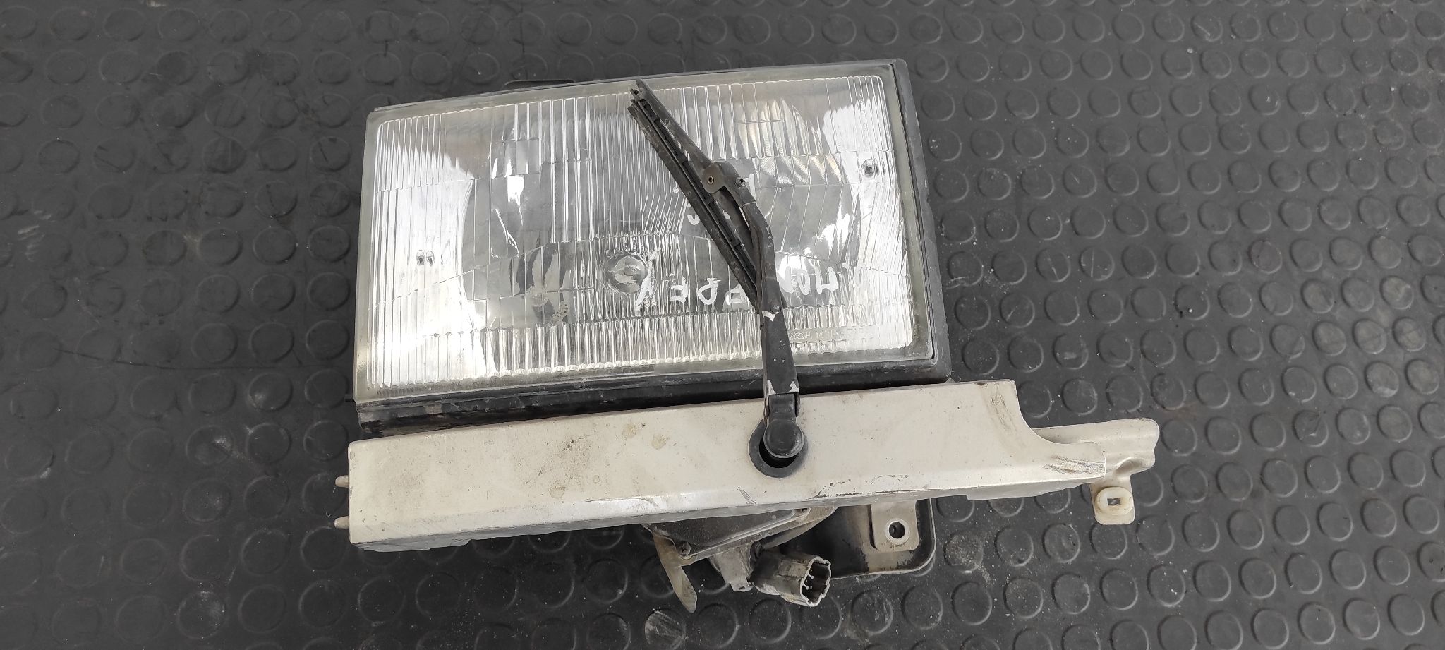 FARO DERECHO OPEL MONTEREY 3.2