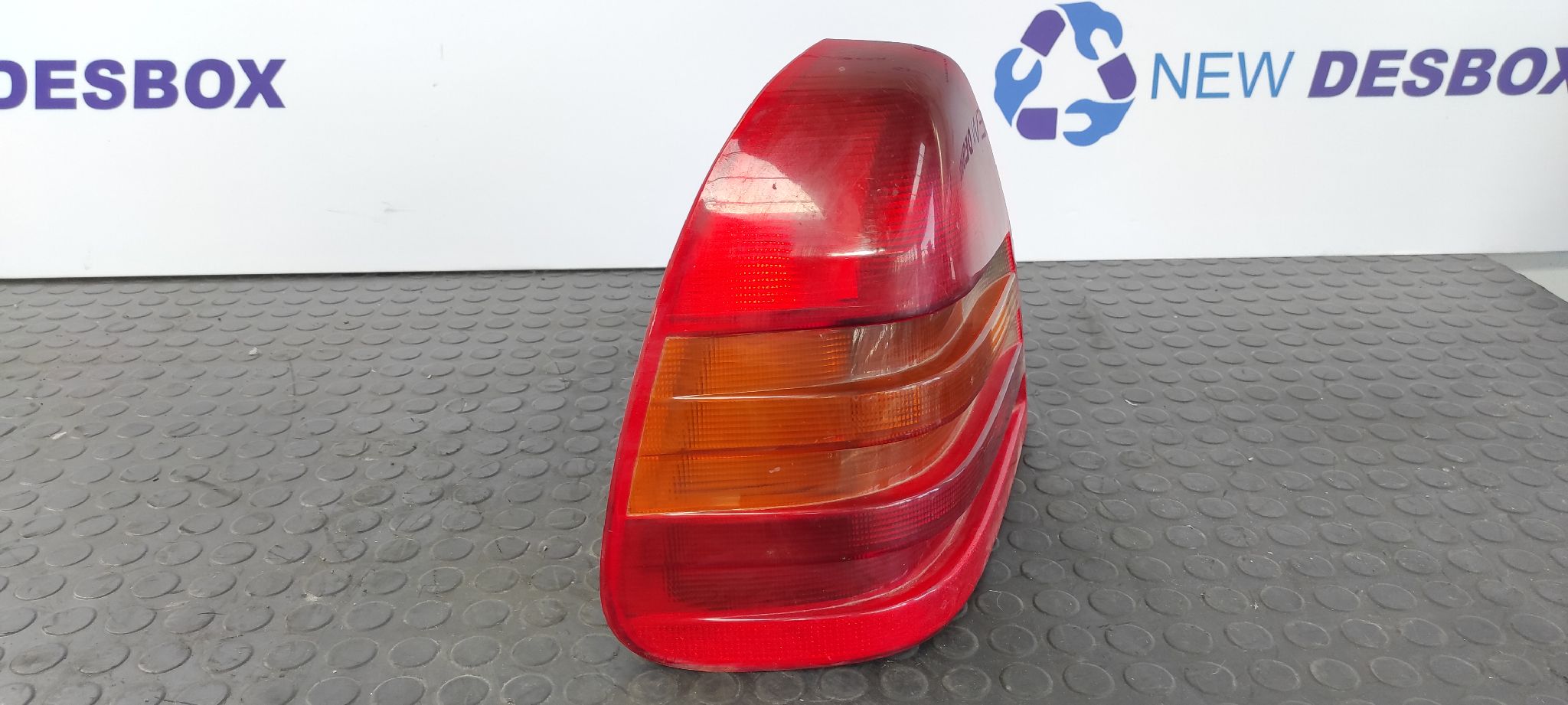 PILOTO TRASERO IZQUIERDO MERCEDES CLASE C (W202) - vista 2