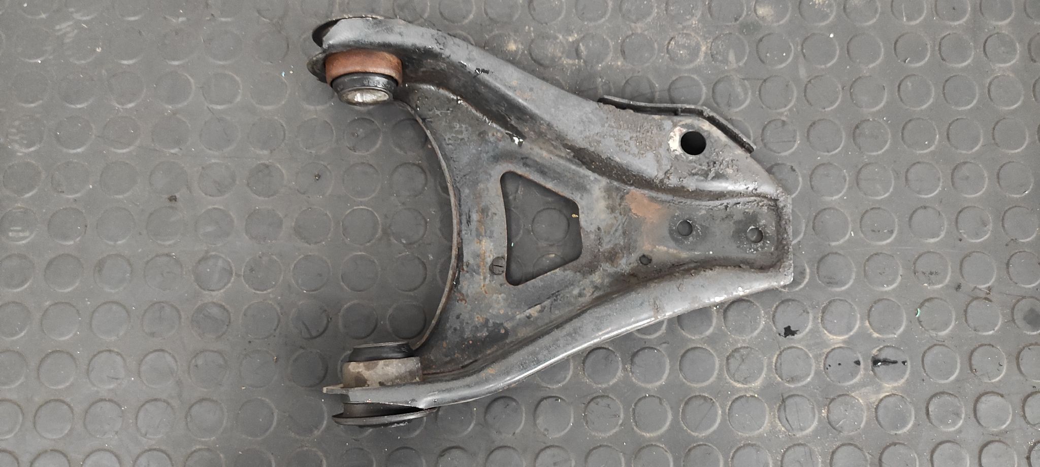 BRAZO IZQUIERDO SUPERIOR DELANTERO LANCIA YPSILON (101)