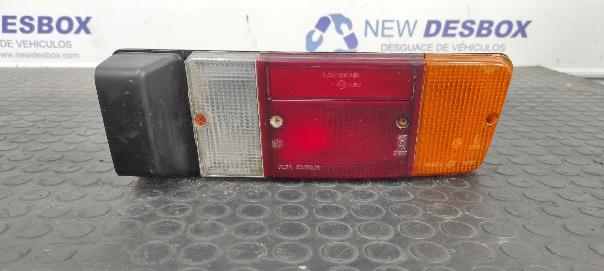 PILOTO TRASERO DERECHO SEAT 127 0.903