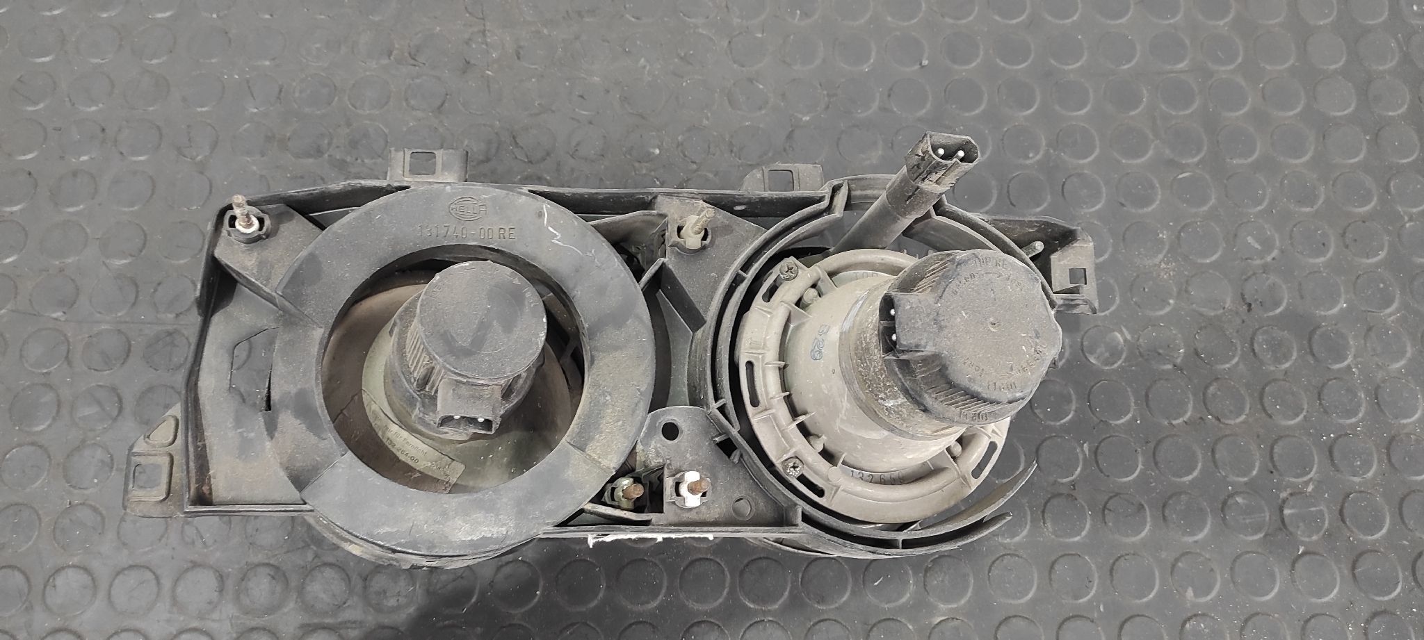 FARO DERECHO BMW SERIE 7 (E32) - vista 3