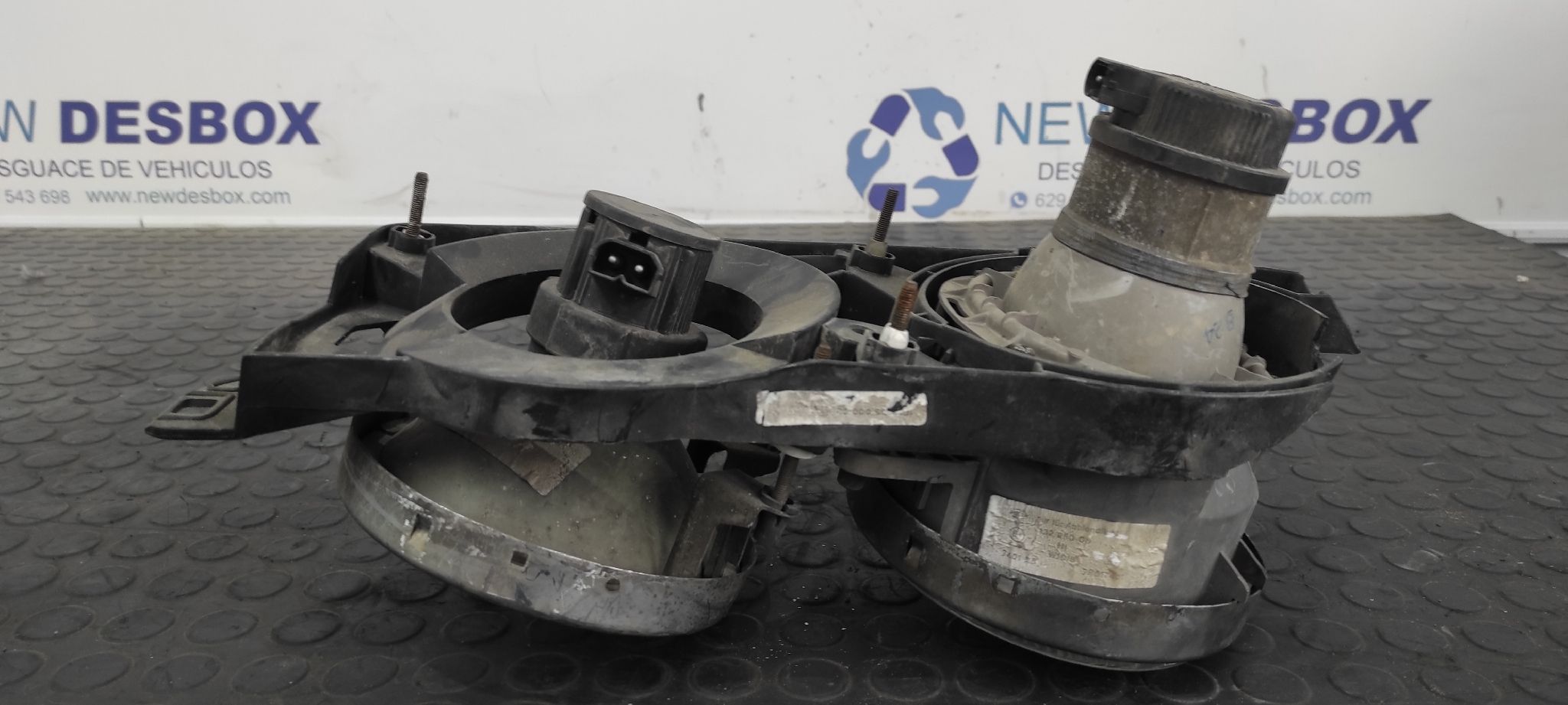 FARO DERECHO BMW SERIE 7 (E32) - vista 4