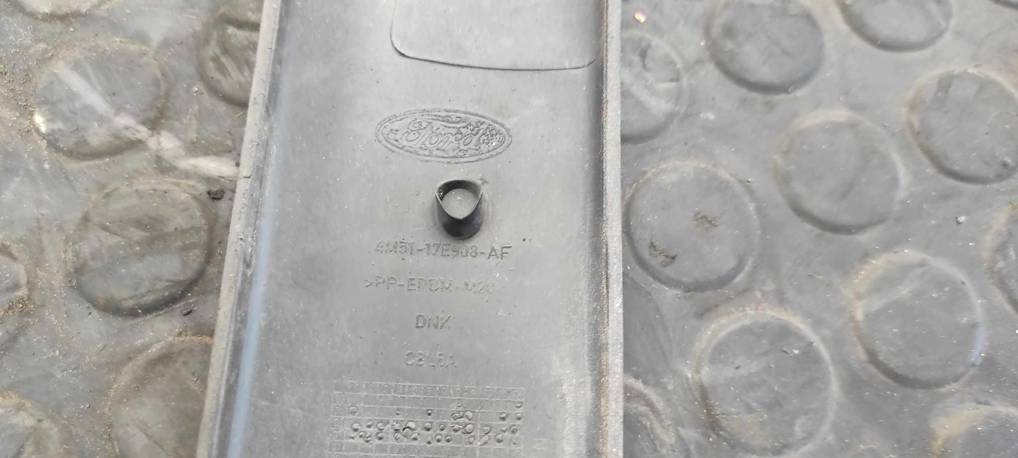 MOLDURA FORD FOCUS BERLINA (CAP) - vista 6