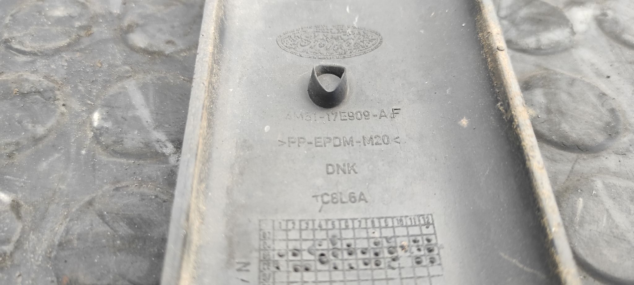 MOLDURA FORD FOCUS BERLINA (CAP) - vista 3