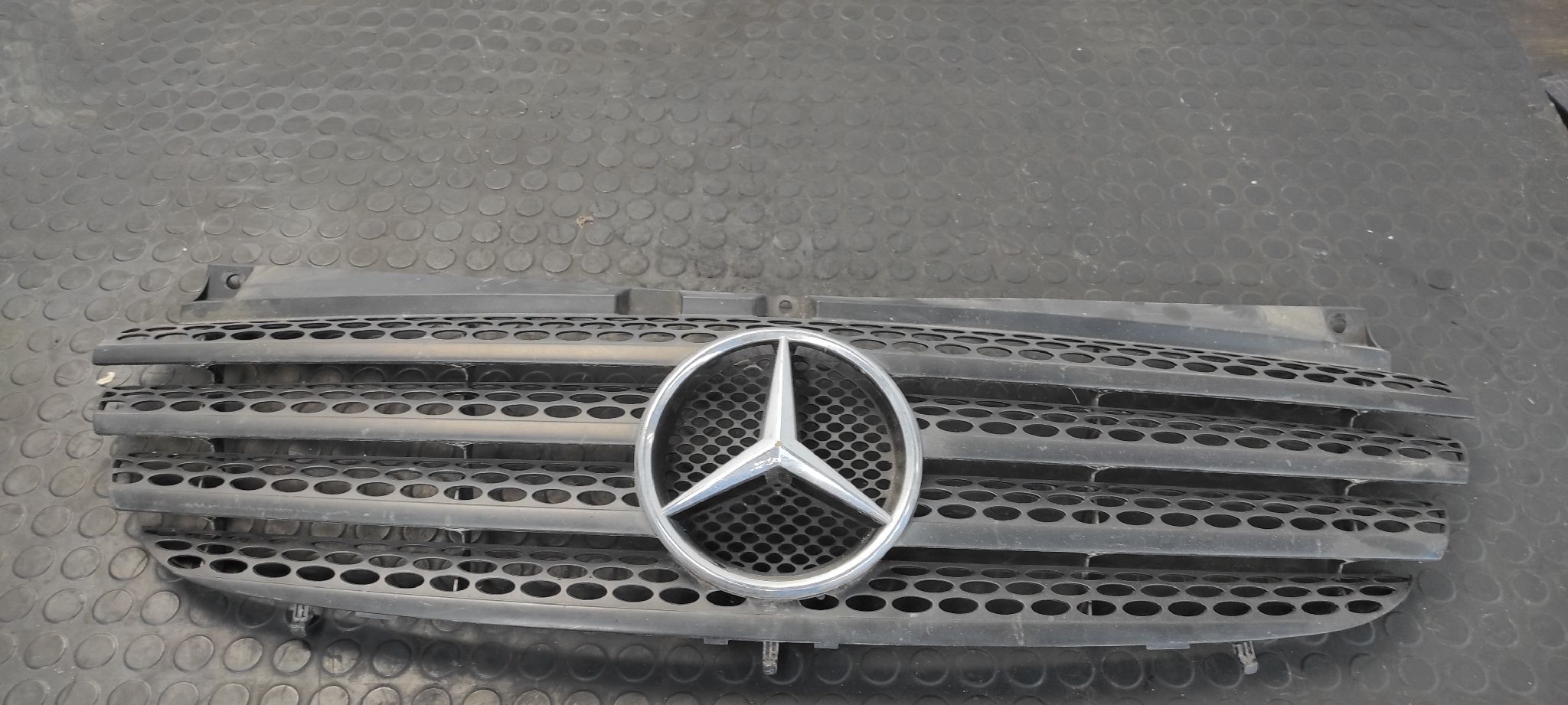 REJILLA DELANTERA MERCEDES-BENZ VITO CAJA CERRADA 6.03 ->