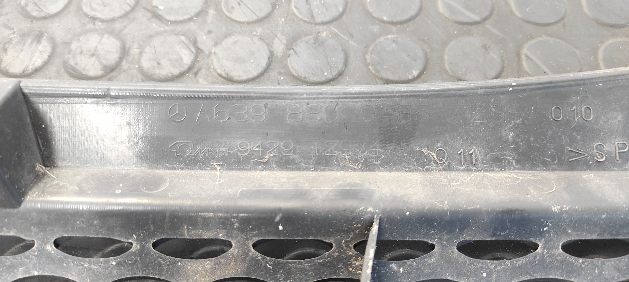 REJILLA DELANTERA MERCEDES-BENZ VITO CAJA CERRADA 6.03 -> - vista 5