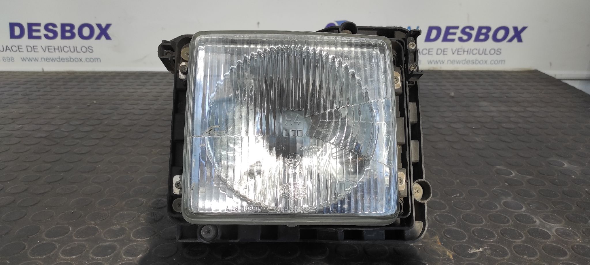 FARO DERECHO MERCEDES MB 100