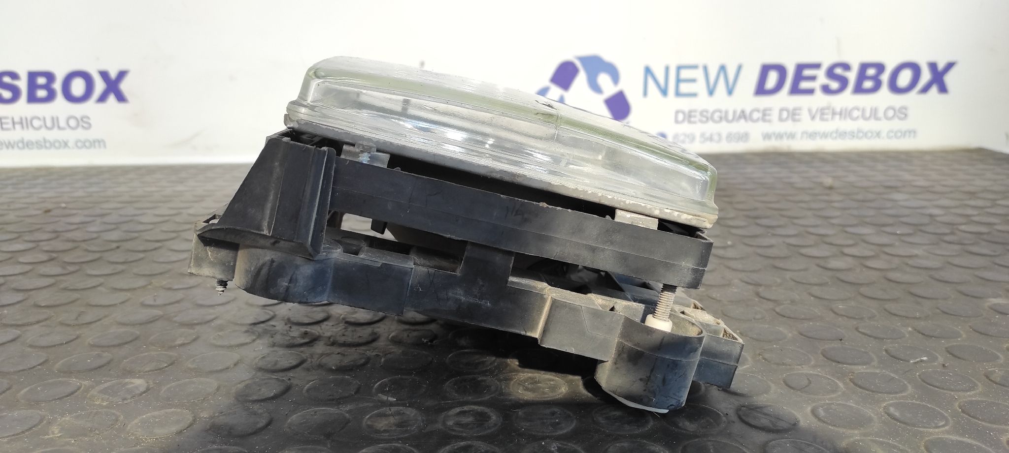 FARO DERECHO MERCEDES MB 100 - vista 5