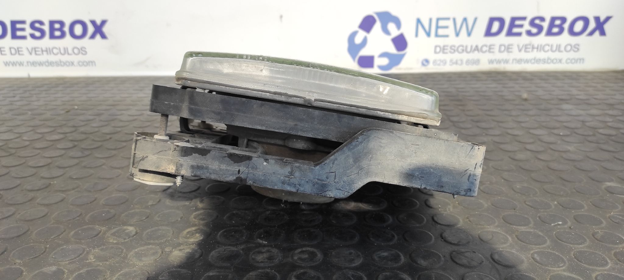 FARO DERECHO MERCEDES MB 100 - vista 4