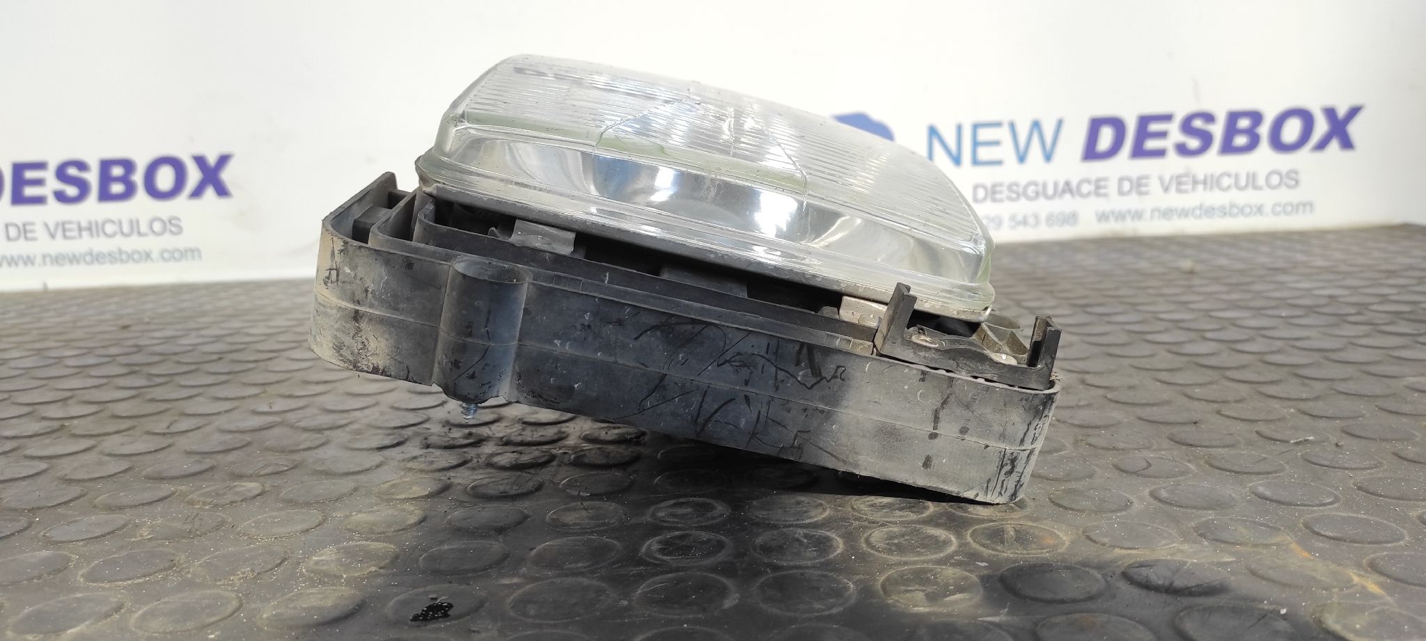 FARO DERECHO MERCEDES MB 100 - vista 6