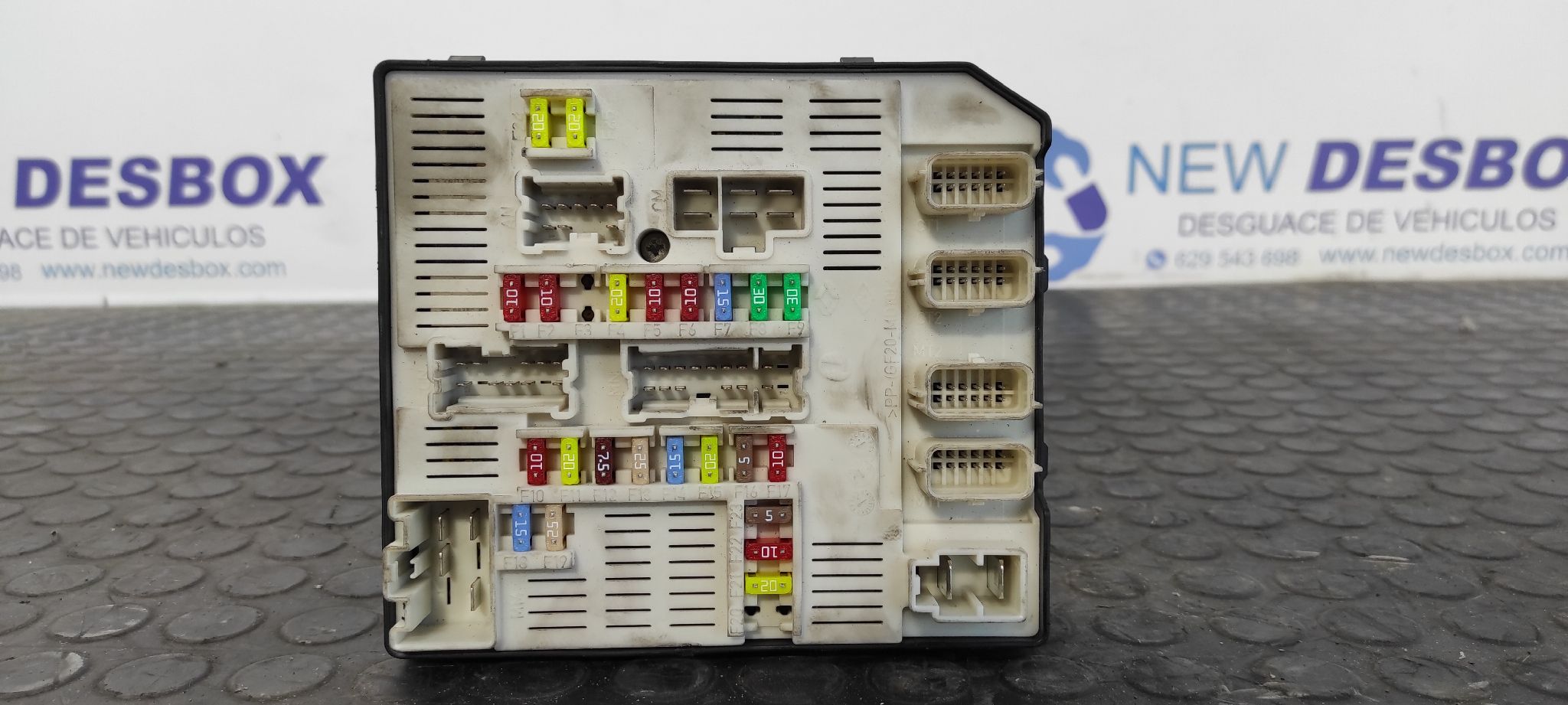 CAJA RELES / FUSIBLES RENAULT MEGANE III BERLINA 5 P