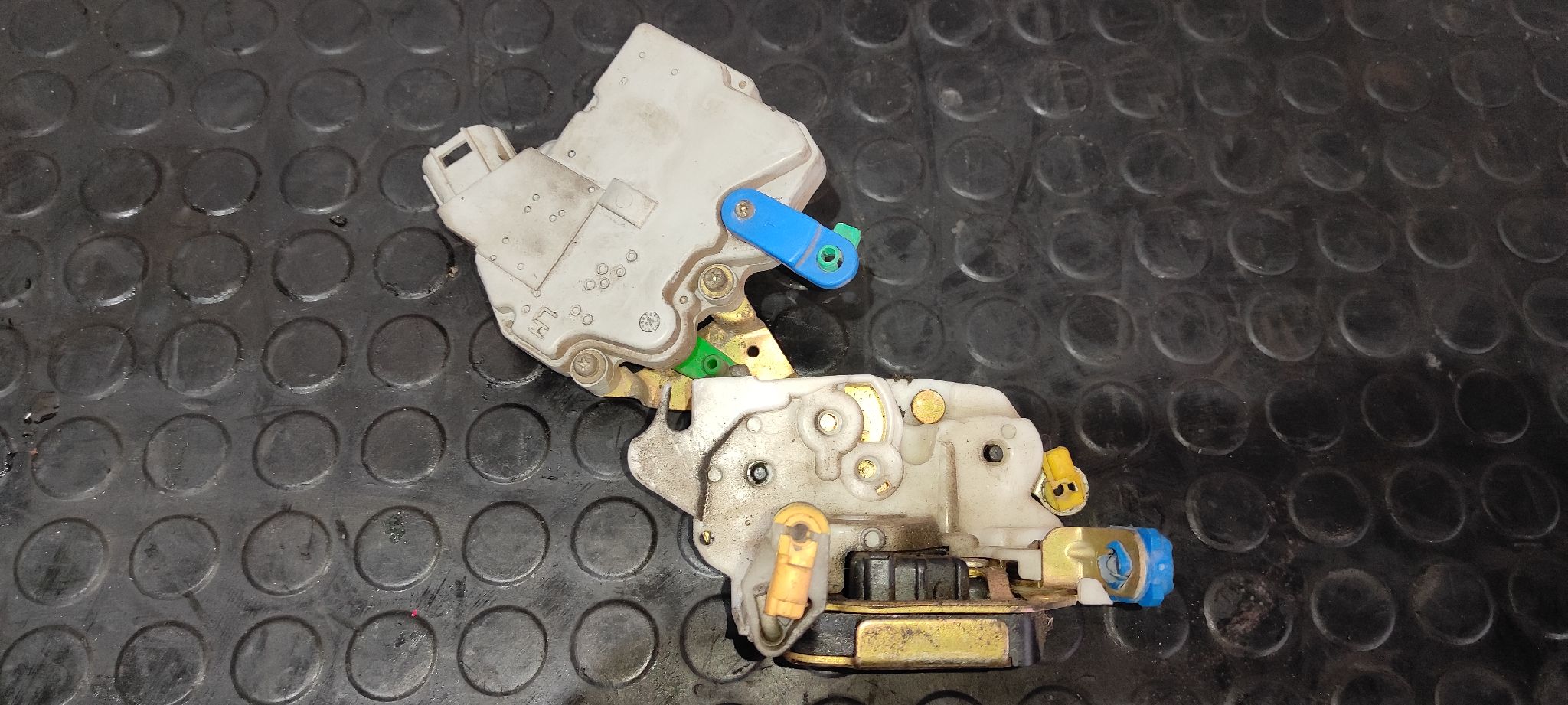 CERRADURA PUERTA DELANTERA IZQUIERDA NISSAN TERRANO/TERRANO.II (R20)