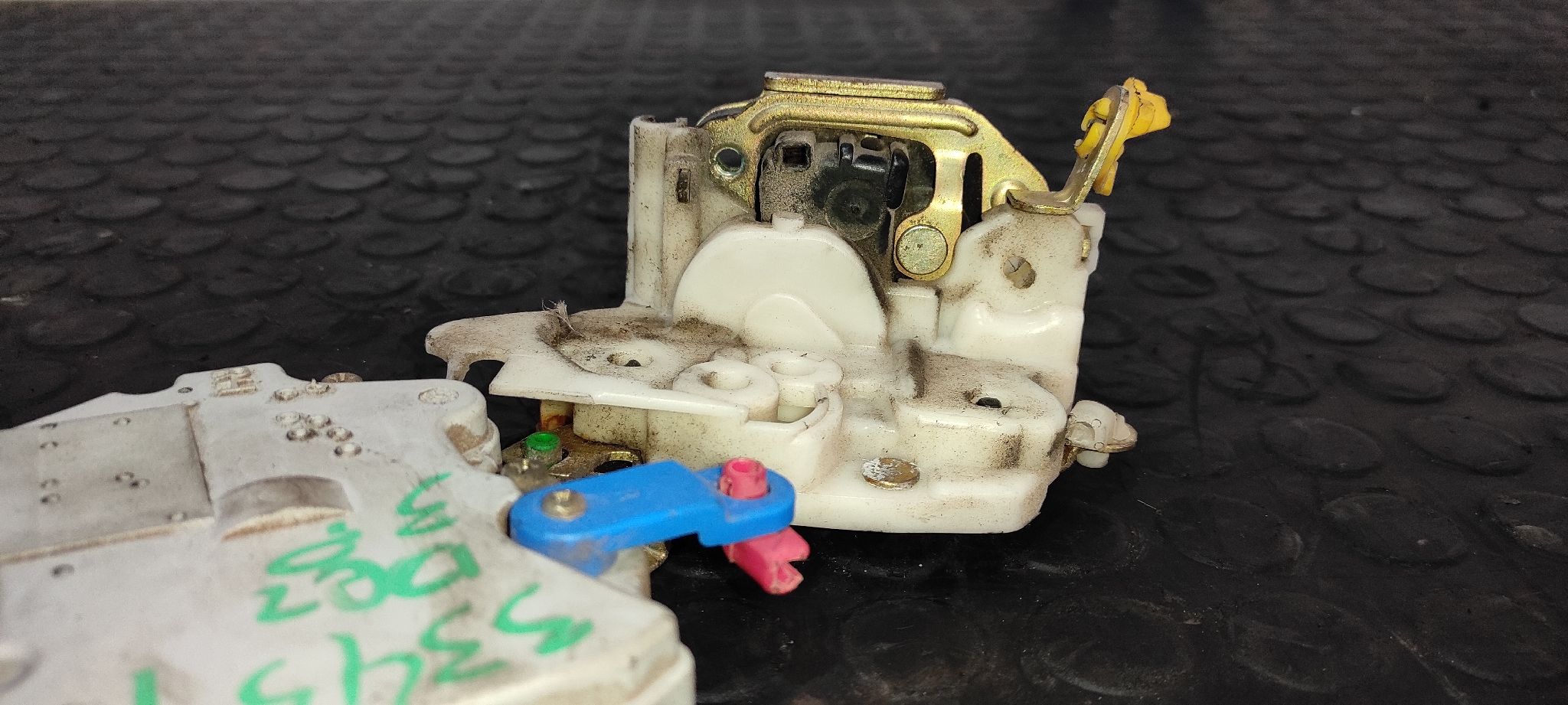 CERRADURA PUERTA DELANTERA DERECHA NISSAN TERRANO/TERRANO.II (R20) - vista 2