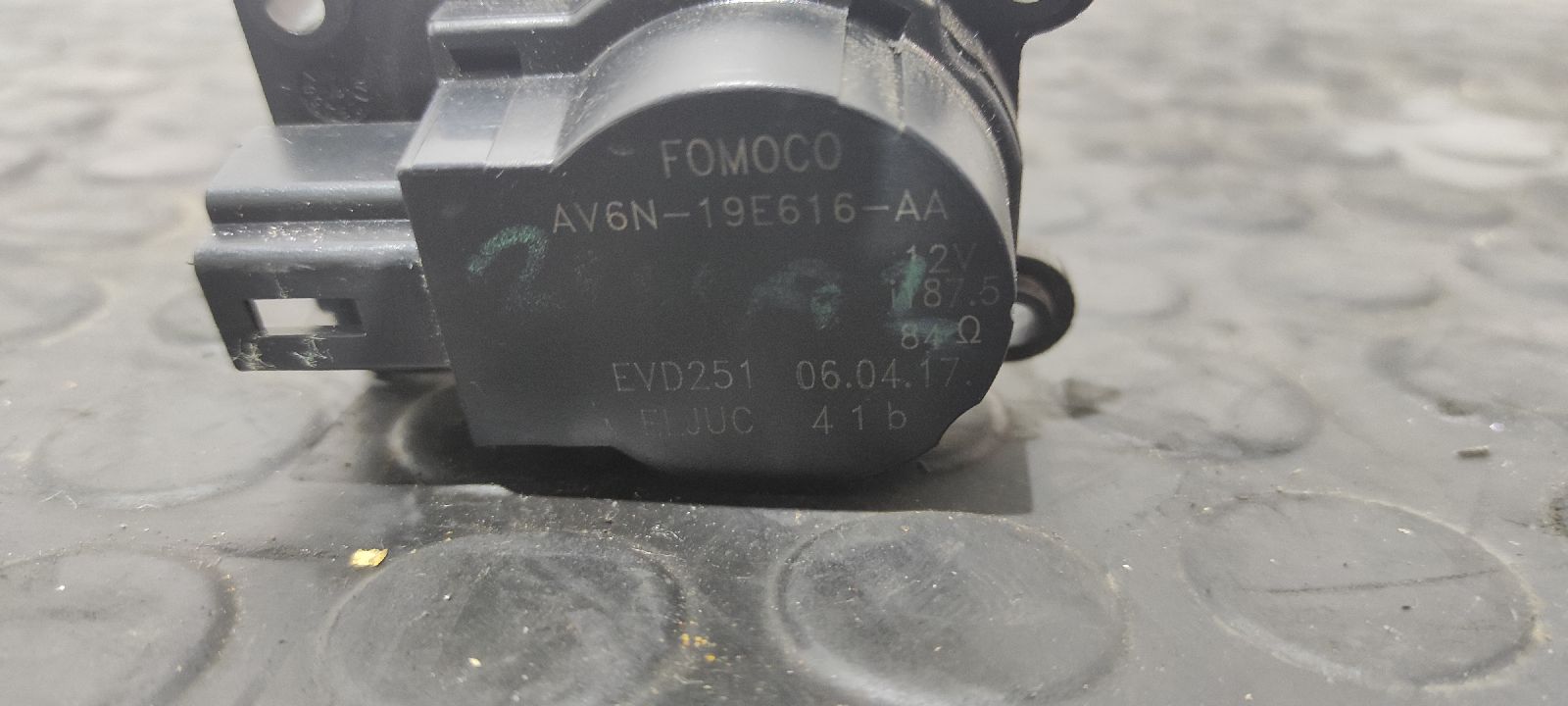 MOTOR APERTURA TRAMPILLAS CLIMATIZADOR FORD FOCUS TURN. - vista 3