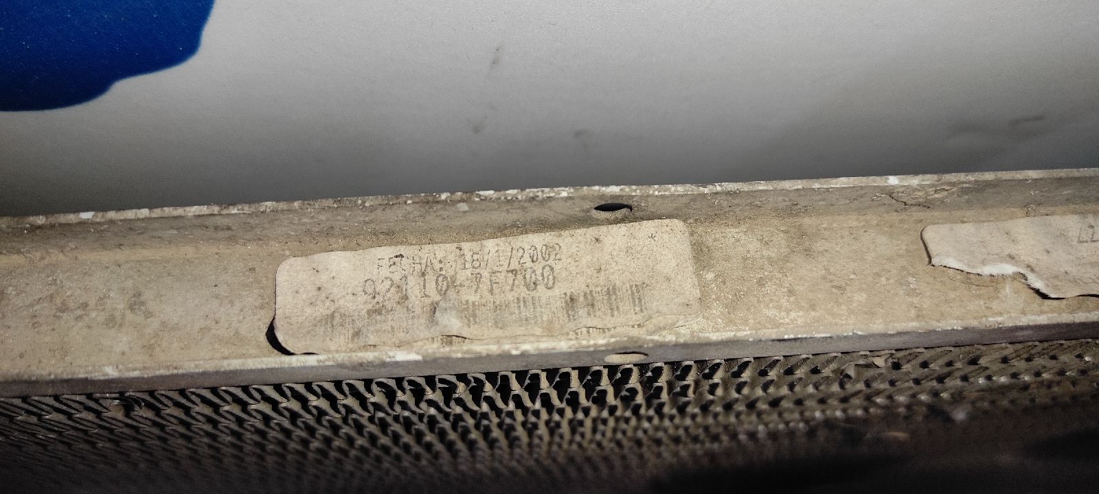 CONDENSADOR / RADIADOR  AIRE ACONDICIONADO NISSAN TERRANO/TERRANO.II (R20) - vista 3