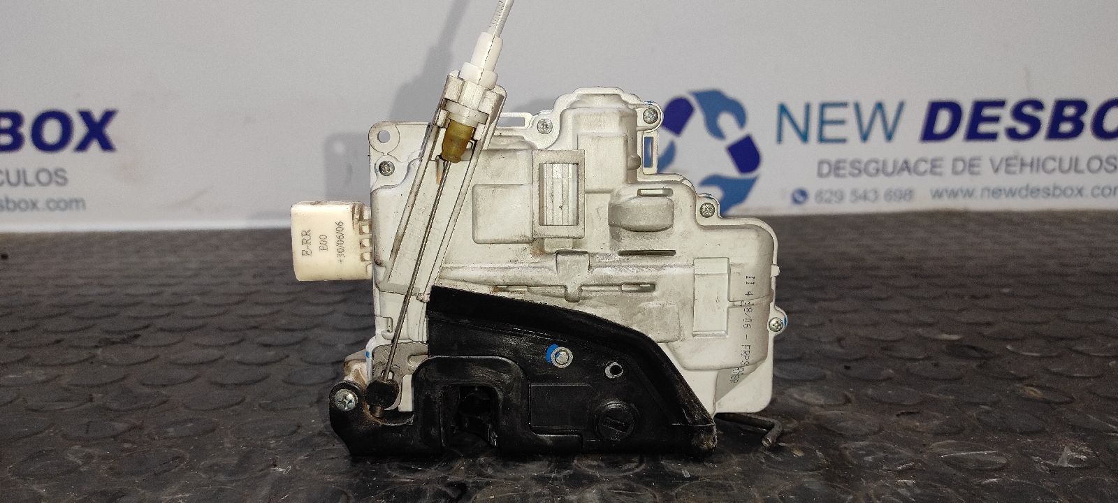 CERRADURA PUERTA TRASERA DERECHA AUDI A4 BERLINA (8E) - vista 4