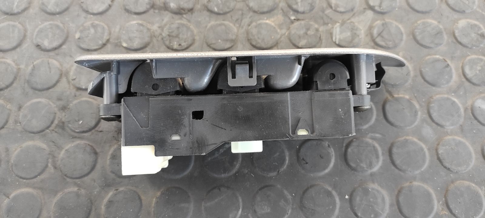 MANDO ELEVALUNAS DELANTERO IZQUIERDO NISSAN ALMERA (N15) - vista 3