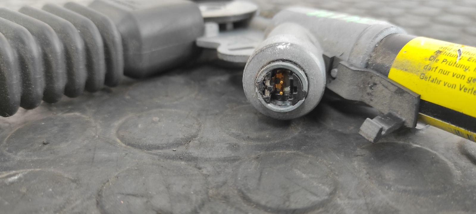 PRETENSOR AIRBAG DERECHO BMW X3 (E83) - vista 2