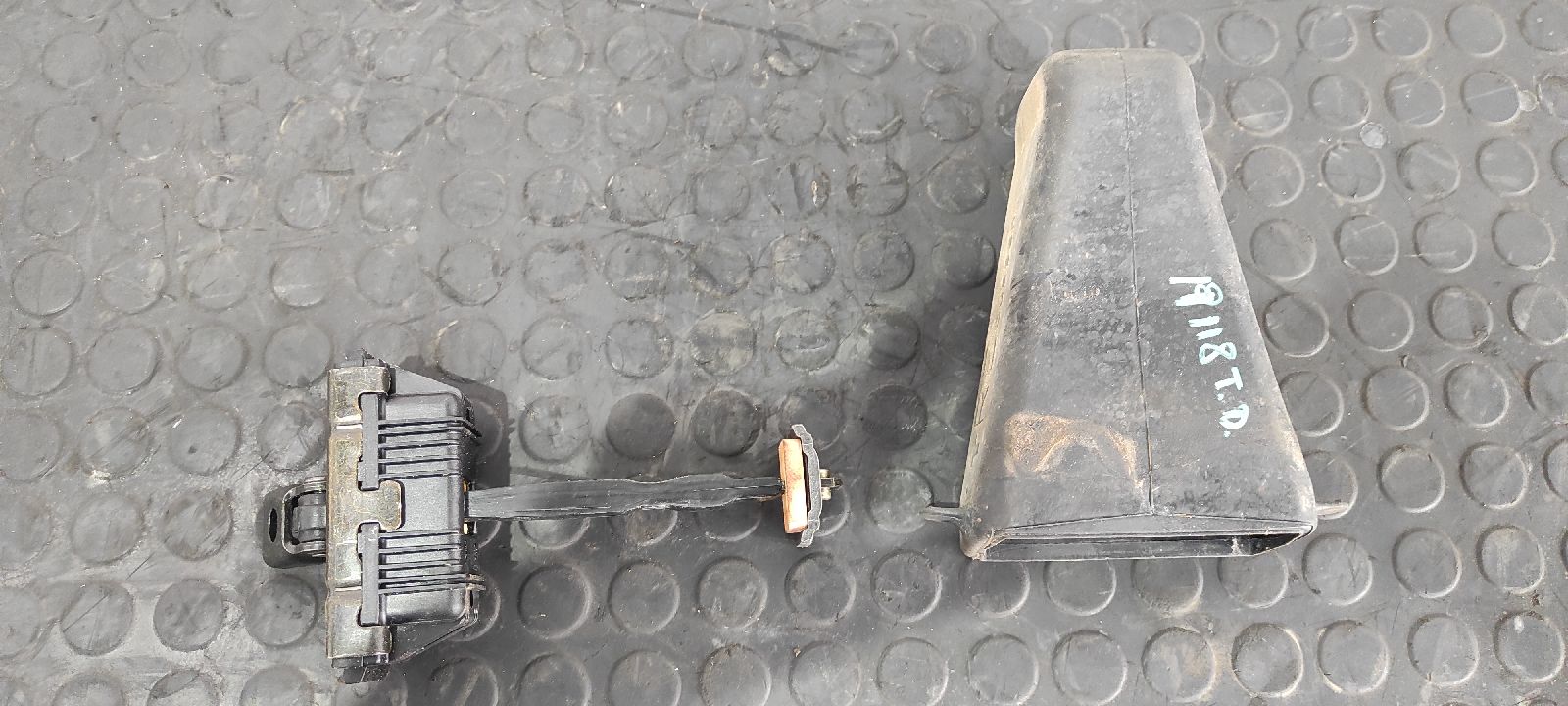 RETENEDOR PUERTA DERECHA BMW SERIE 5 BERLINA (E60)