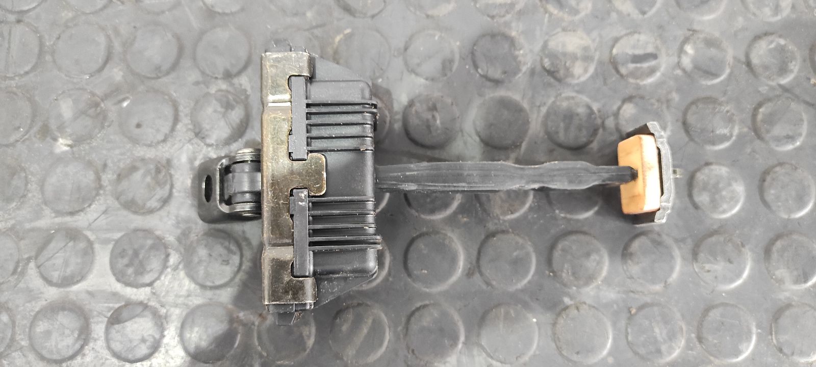 RETENEDOR PUERTA DERECHA BMW SERIE 5 BERLINA (E60) - vista 2