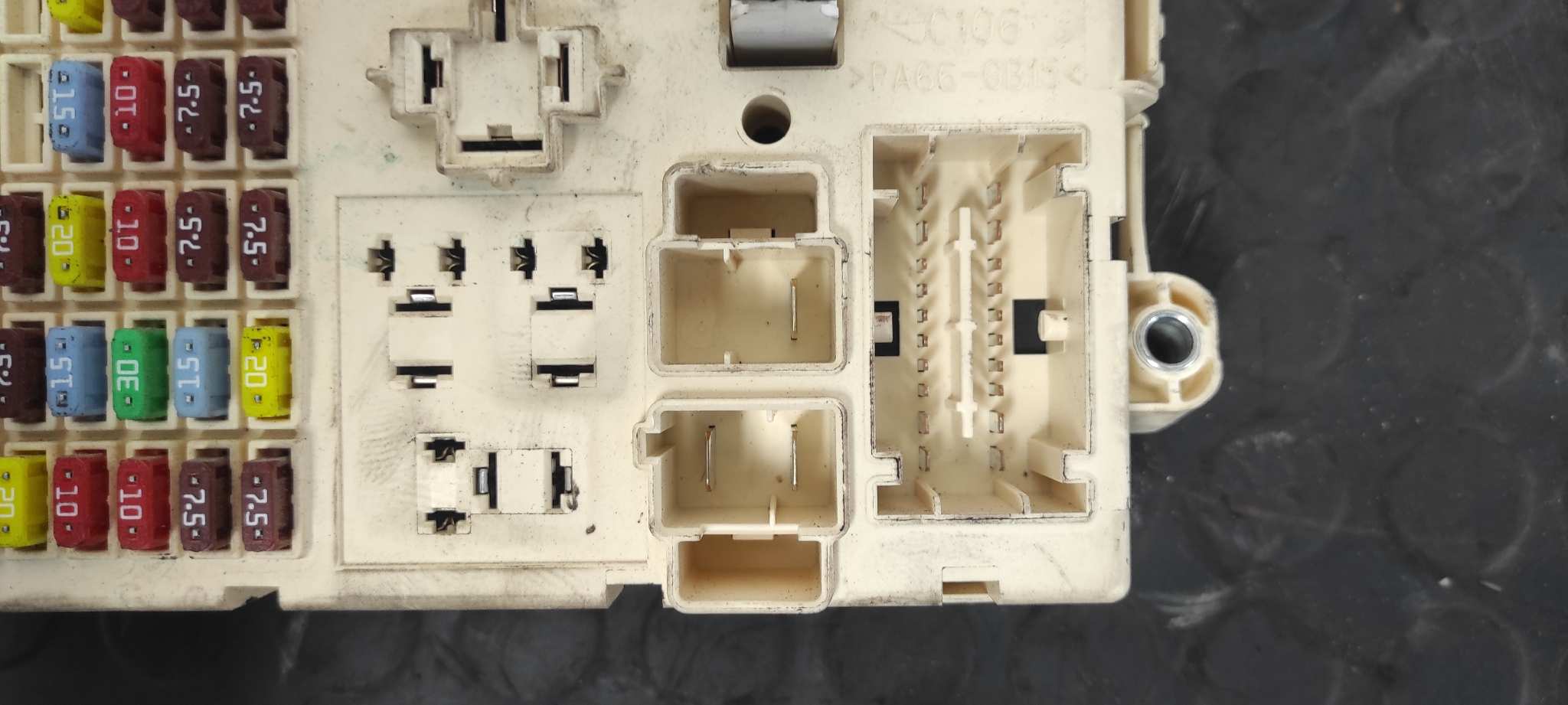 CAJA RELES / FUSIBLES PEUGEOT BOXER CAJA ABIERTA (BAT. 4035)(333/335)(2007 =>) - vista 2