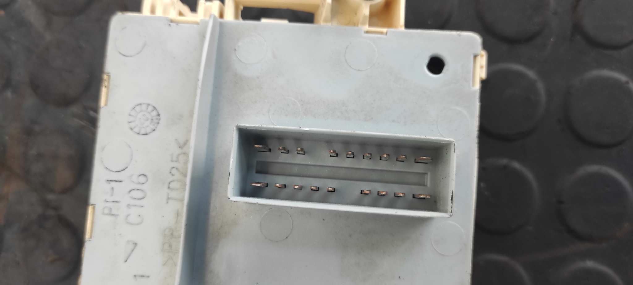 CAJA RELES / FUSIBLES PEUGEOT BOXER CAJA ABIERTA (BAT. 4035)(333/335)(2007 =>) - vista 9