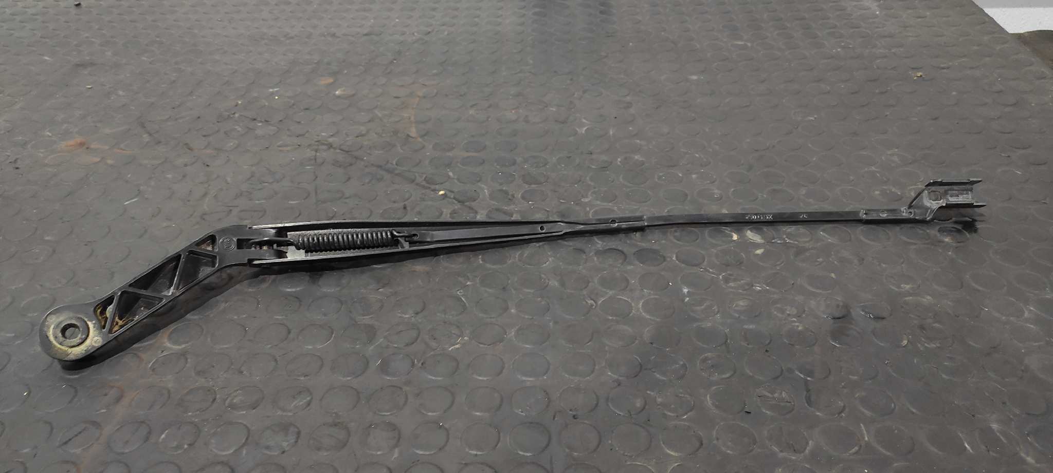 BRAZO LIMPIA DELANTERO IZQUIERDO PEUGEOT BOXER CAJA ABIERTA (BAT. 4035)(333/335)(2007 =>)