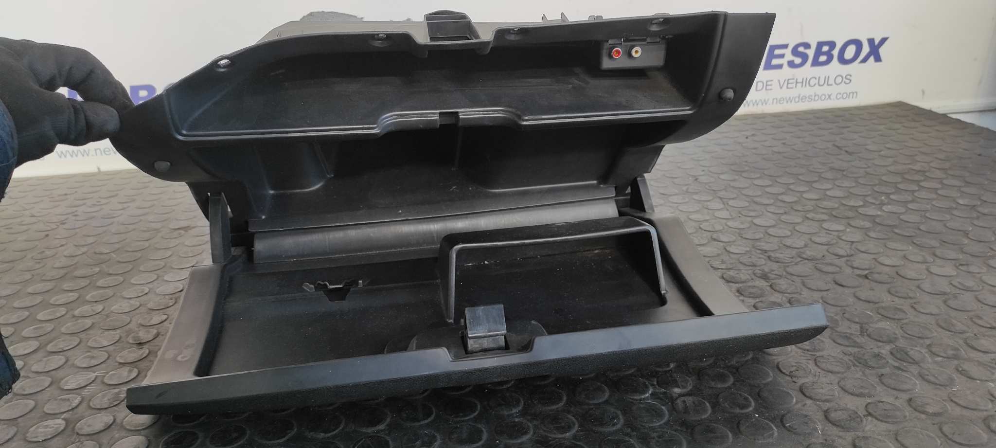 GUANTERA PEUGEOT PARTNER KOMBI - vista 7