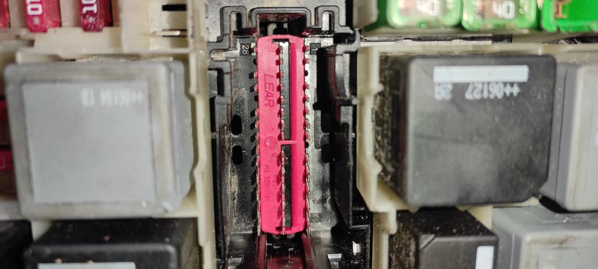 CAJA RELES / FUSIBLES FORD FOCUS BERLINA (CAP) - vista 9